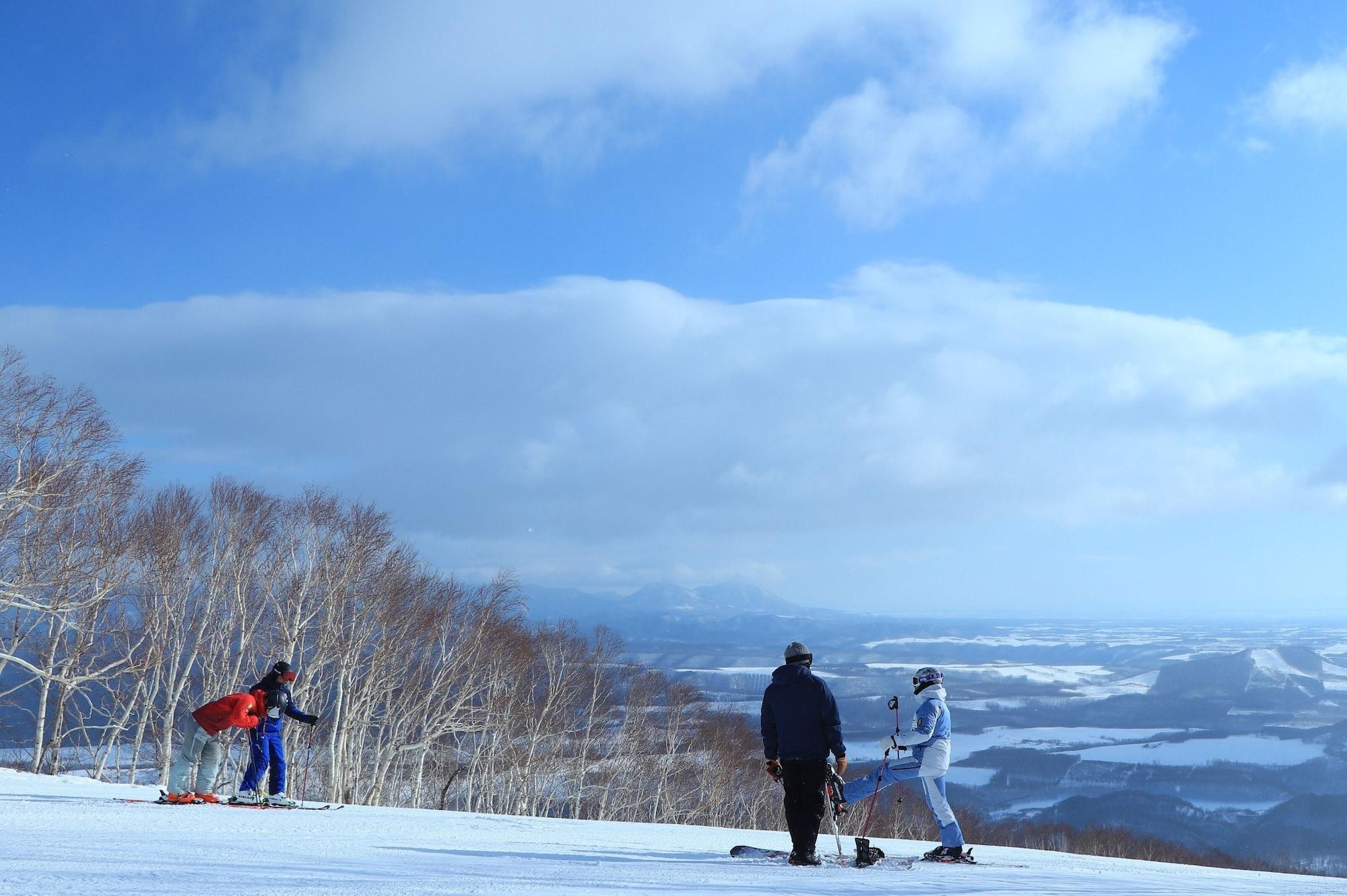Sahoro Resort Hotel Shintoku Экстерьер фото